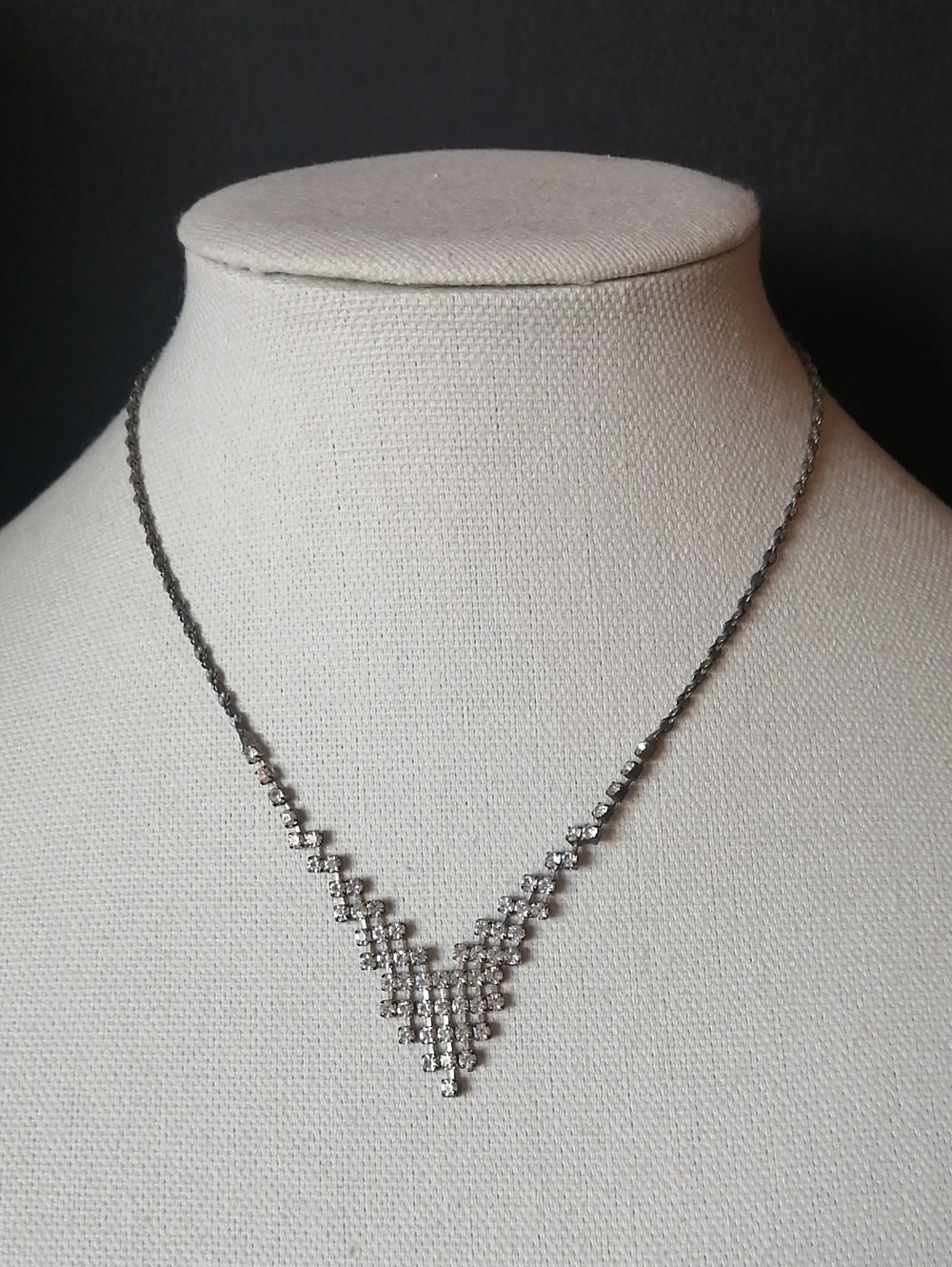 Vintage 1950s Korea Silvertone Chain Crystal V-Point Necklace